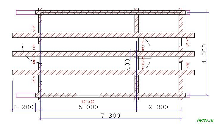 Plantegning av en sjarmerende tømmerhytte på 32 m2, med dimensjoner 7,3 x 4,3 meter, som inneholder to soverom og et funksjonelt design